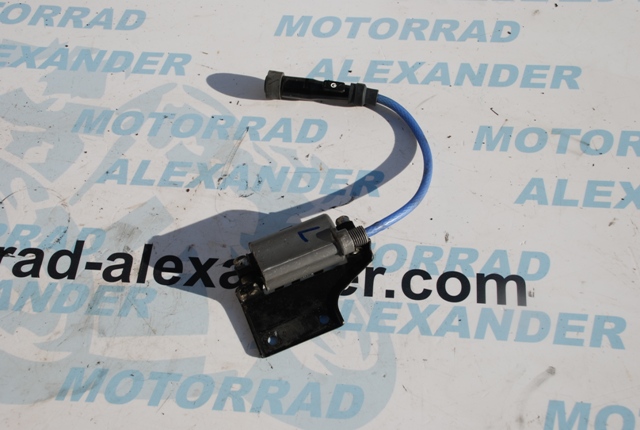 Zündspule links mit Zündkerzenstecker
