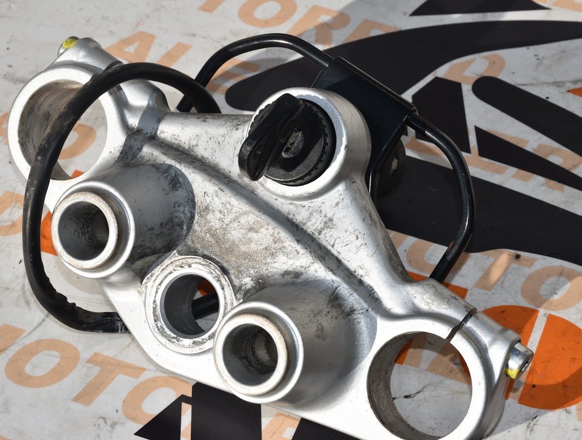 Zündschloß / Gabelbrücke oben