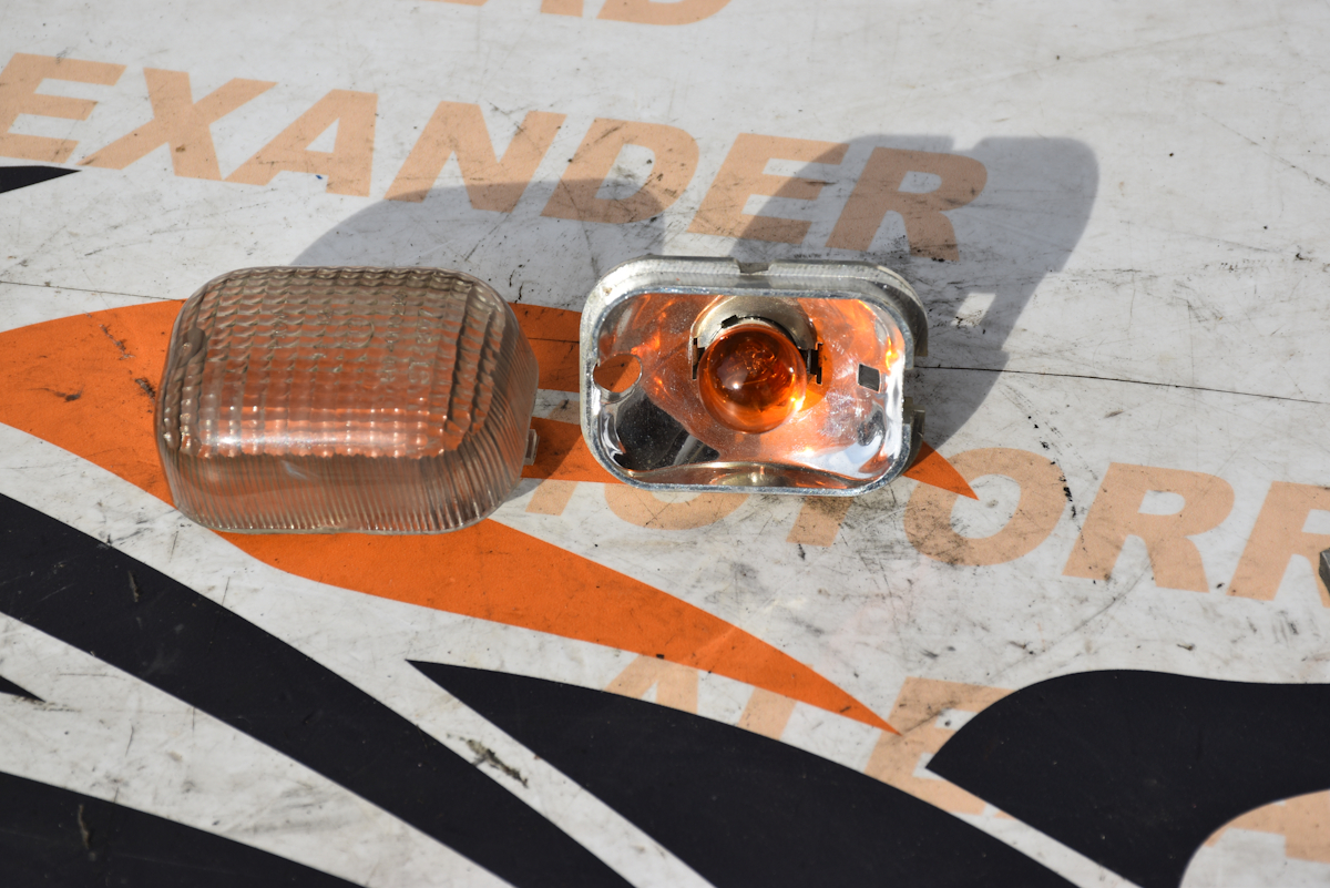 2 St. Blinker Glas und Sockel